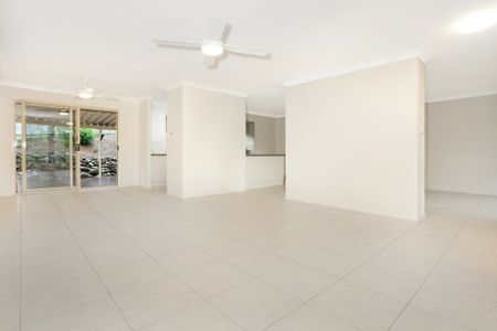 SPACIOUS FAMILY HOME INCLUDING GARDEN MAINTENANCE - Photo 3