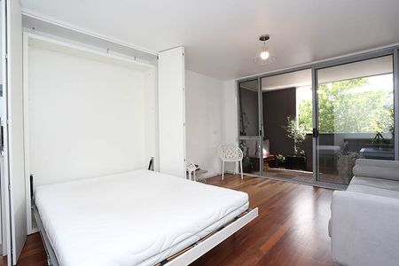 Fully furnished studio with perfect location! - Photo 4