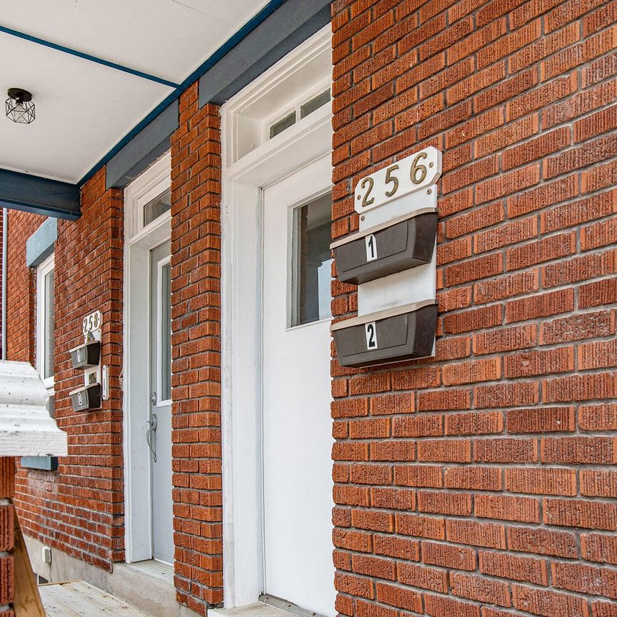 For Lease - 256 Park Park Unit# 2, Vanier and Kingsview Park, Ontario - Photo 1