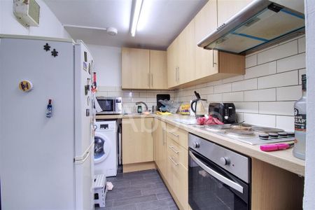 2 bedroom flat to rent - Photo 4