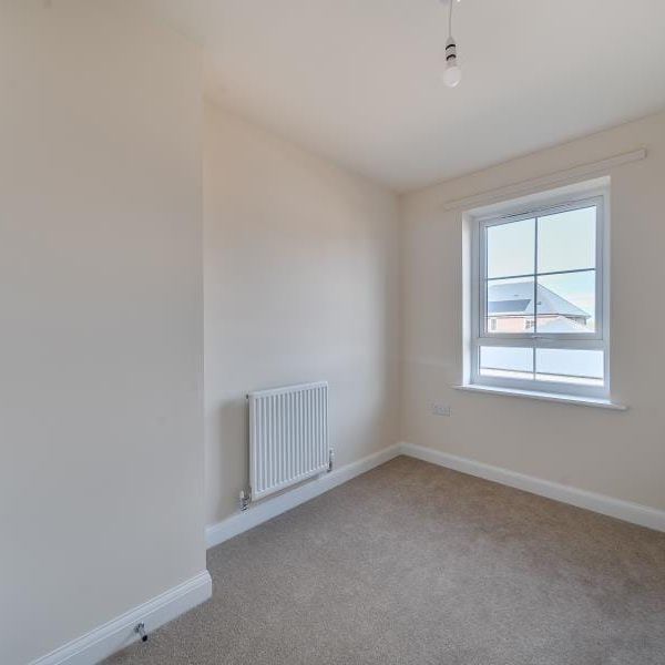 Ilex Drive, Fiddington Fields, Tewkesbury, Gloucestershire - Photo 1