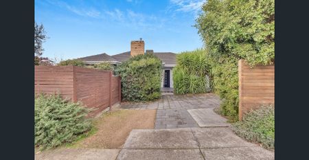 Immaculate 3 Bedrooms Home Just Minutes to Everything! - Photo 4