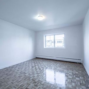 Disponible 1er Mai 2022 à Compter De 1500$ - Photo 2