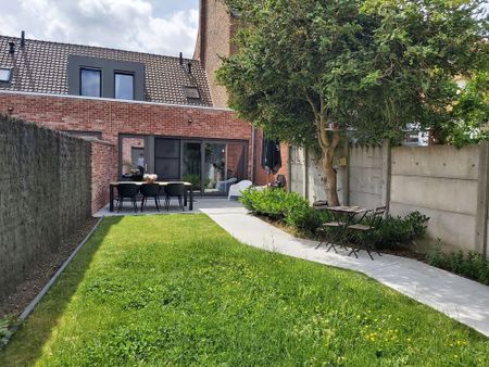Instapklare woning met 3 slaapkamers, met garage én tuin op een centrale ligging in Ieper - Foto 3