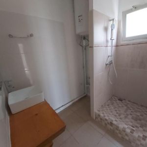 Location Appartement 1 pièce 30m² LA POSSESSION 97419 - Photo 2