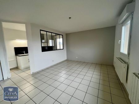 Location Appartement 4 pièces 79m² LISIEUX 14100 - Photo 3