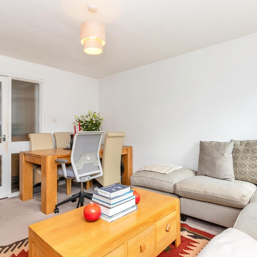 1 bedroom apartment to rent Harrowdene Gardens, Teddington, TW11 - Photo 1