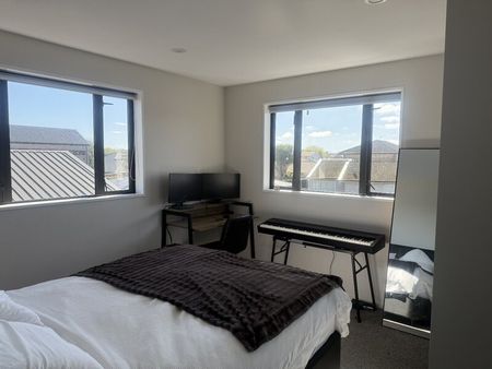 Riccarton – Modern 4 Bed/2 Bath townhouse, Double Garage, Suit Mature Students - Photo 3