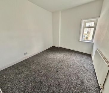 3 bedroom end of terrace house to rent - Photo 3