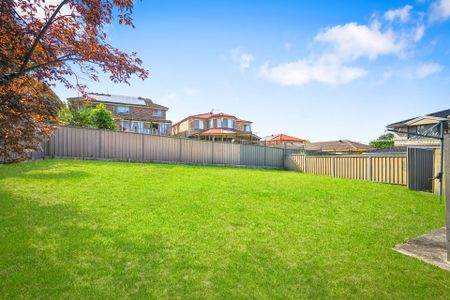 Neat & Tidy 3 Bed Home - Prime St Clair Location - Photo 5