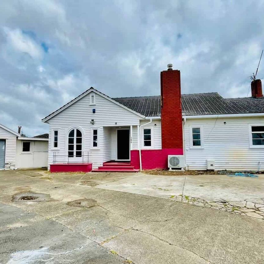 Newly Renovated 3-Bedroom Home with Spacious Y... - Photo 1