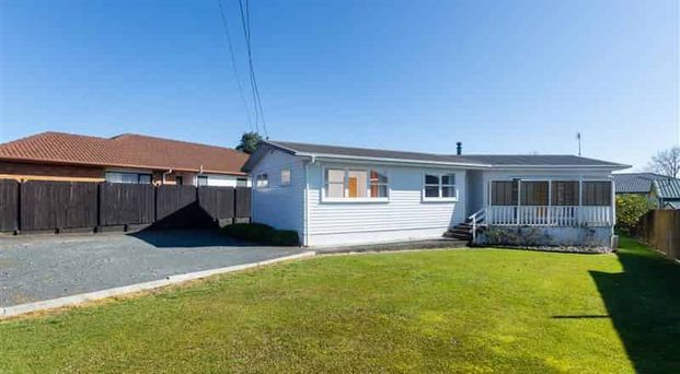 Charming 3-Bedroom Family Home in Hill Park - Photo 1