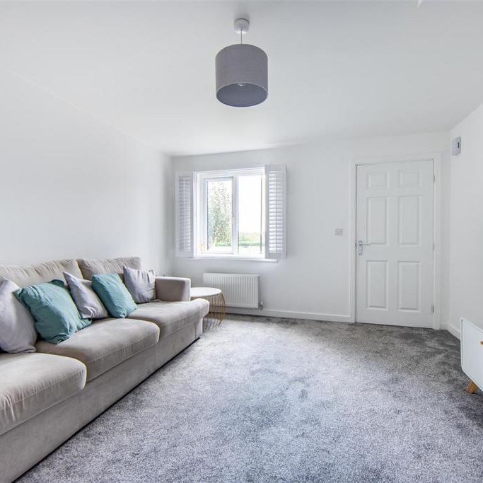 3 bedroom mews to rent - Photo 1