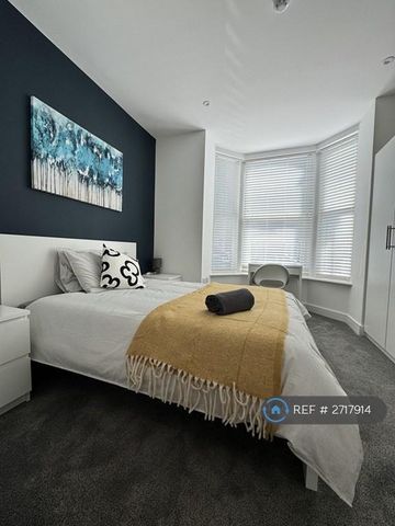 1 bedroom in a house share to rent - Photo 2