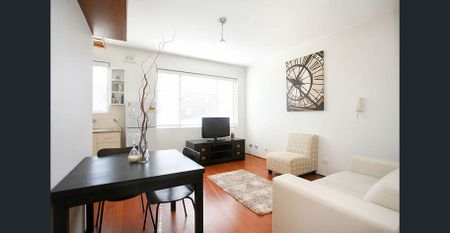 Bright One-Bedroom Apartment in the Heart of Leichhardt - Photo 5