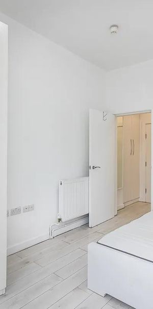 Warwick Road, Earls Court, London, SW5 - Photo 1