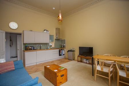 1 Bed Flat, Huntly Gardens, G12 - Photo 2