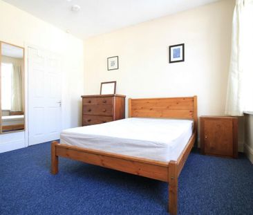 4 bedroom terraced house to rent - Photo 2
