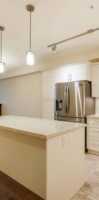 Large Ground floor 2 Bed/2 Bath condo with solarium - Photo 1