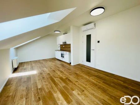 Pronájem podkrovní a krásné bytové jednotky 1+kk, 38,8 m - Photo 4