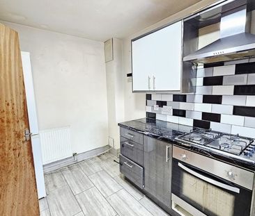 2 Bed Terraced House, Macarthur Close, E7 - Photo 6