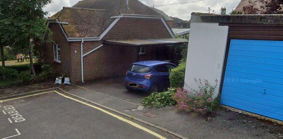 2 bedroom detached bungalow to rent - Photo 2