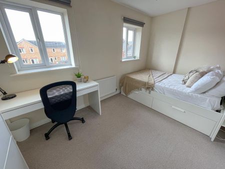4 bedroom terraced house to rent - Photo 4