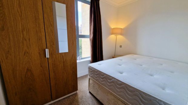 2 bedroom Flat To Let - Photo 1