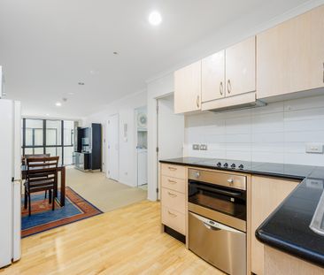 Modern, Furnished Apartment with Carpark - Photo 2