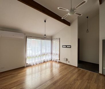 2 bedroom home located close to shops and parks. - Photo 1