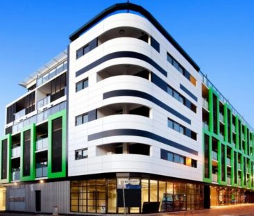 Luxury, Convenience and Contemporary Flair - Photo 3