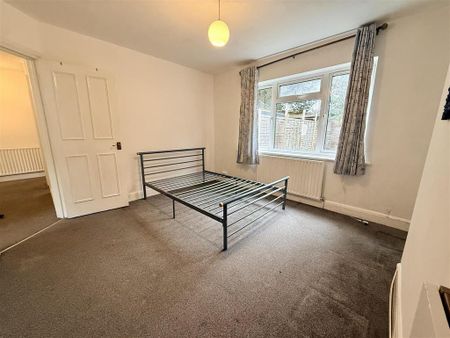 2 bedroom maisonette to rent - Photo 2