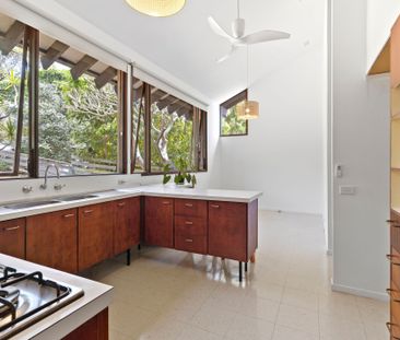 Light-Filled Family Home in a Prime Village-Side Location - Photo 2