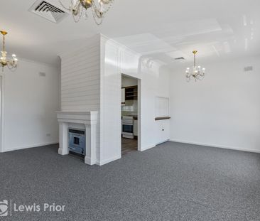 Neat & Tidy Family Home in Quiet Convenient Location - Photo 2