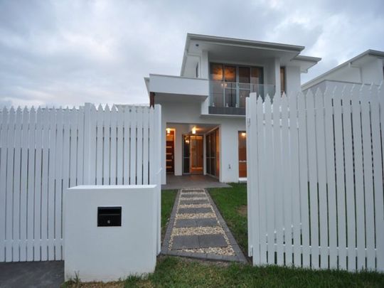 Lovely two storey home. - Photo 1