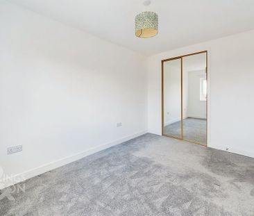 3 bedroom semi-detached house to rent - Photo 5