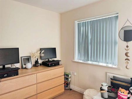 Eltham Avenue, Cippenham, SL1 - Photo 4