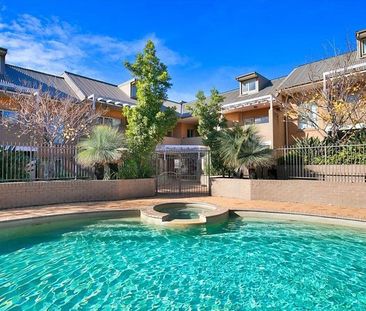 Split level loft style apartment - Photo 5