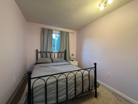 For Lease - 70 Chapman Court Unit# 2, London North, Ontario - Photo 2