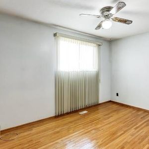 Newly renovated main floor 3 bedroom for rent with parking - Photo 2