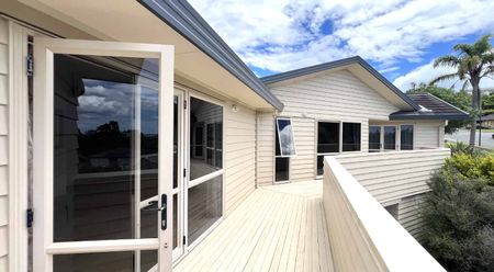 Spacious 5-Bedroom Family Gem in Northcross - Photo 2