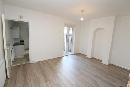 3 bedroom terraced house to rent - Photo 3