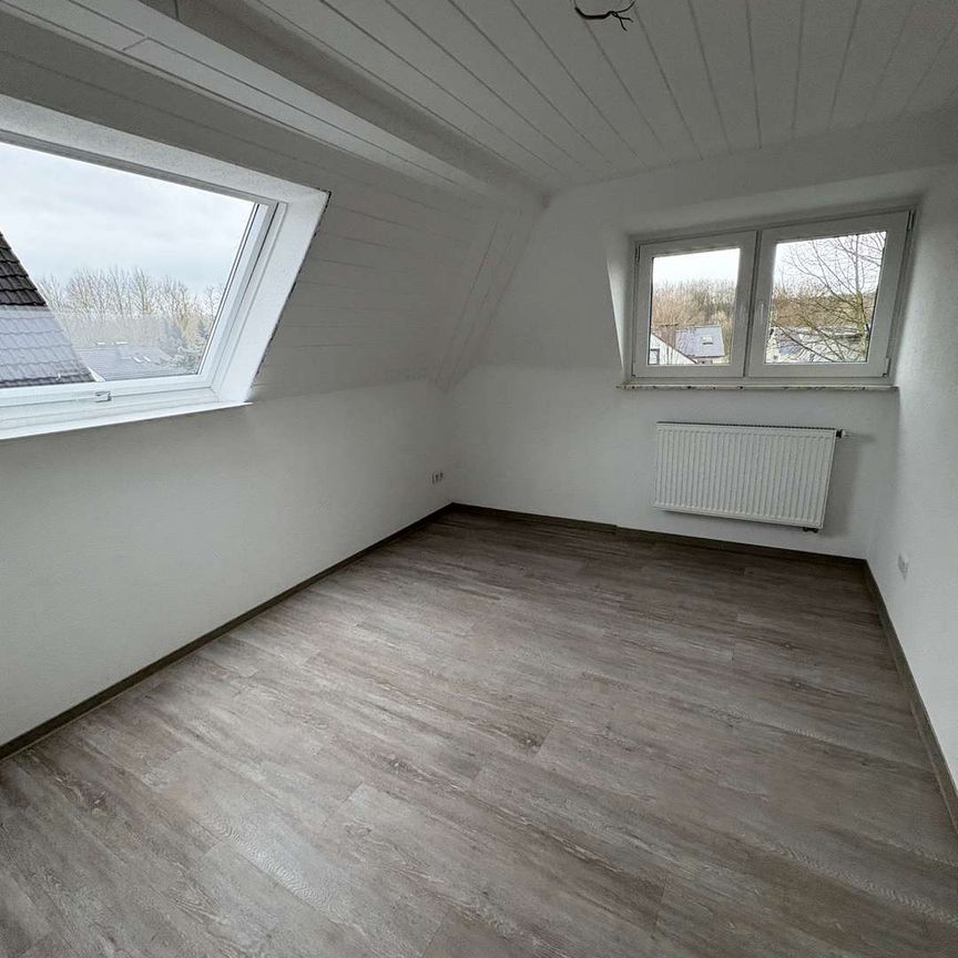 Modernisierte Dachgeschoss-Wohnung in Dortmund-Barop - Photo 1