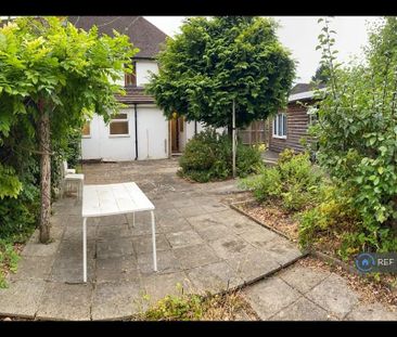 1 bedroom in a house share to rent - Photo 5