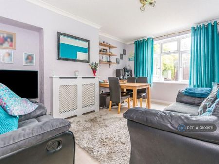 3 bedroom semi-detached house to rent - Photo 2