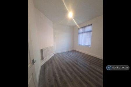 3 bedroom end of terrace house to rent - Photo 3