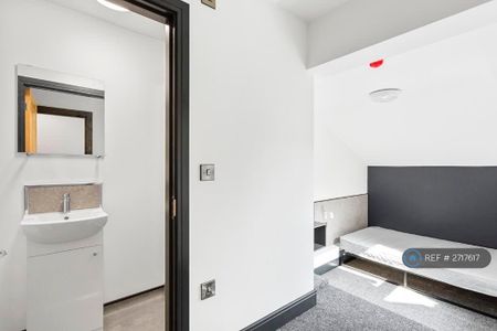 1 bedroom in a house share to rent - Photo 5