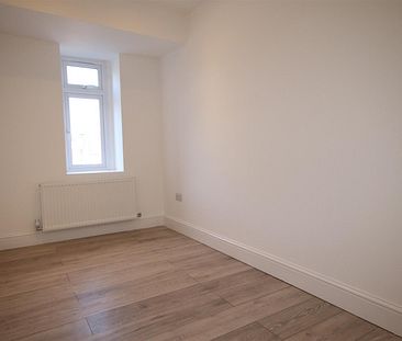 2 bedroom Apartment to let - Photo 2