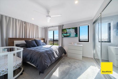 Lovely and Modern Family Home - Close to Amenities - Photo 3