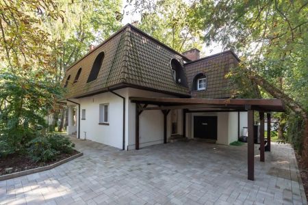 PRZESTRONNY DOM RODZINNY DO WYNAJĘCIA WŚRÓD STARYC – zdjęcie 3